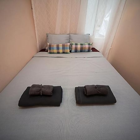 Traditional Rooms In Eixample Barcelona Exterior photo