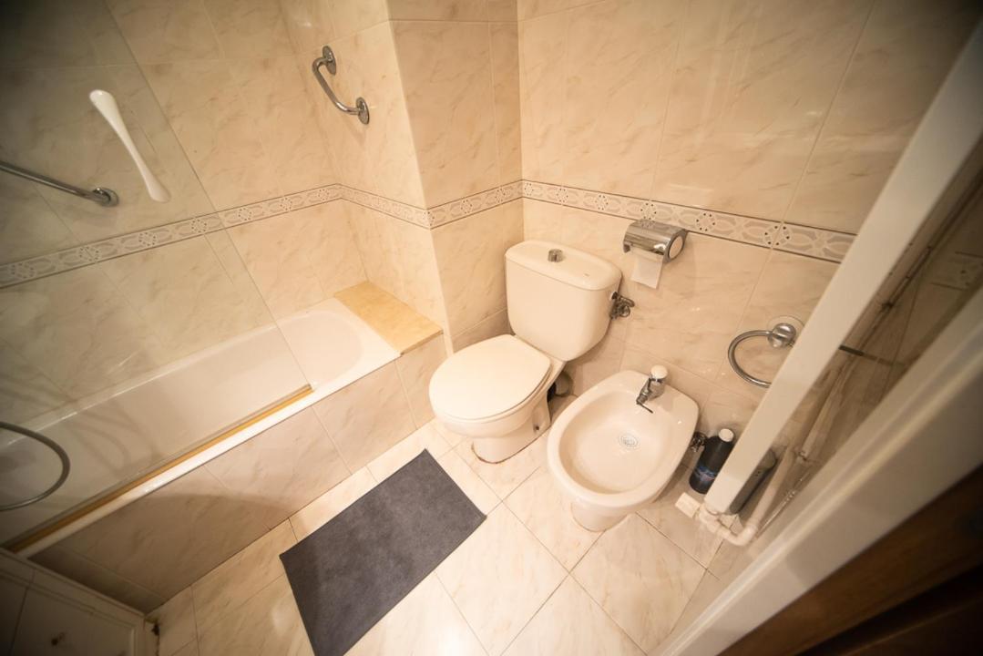 Traditional Rooms In Eixample Barcelona Exterior photo