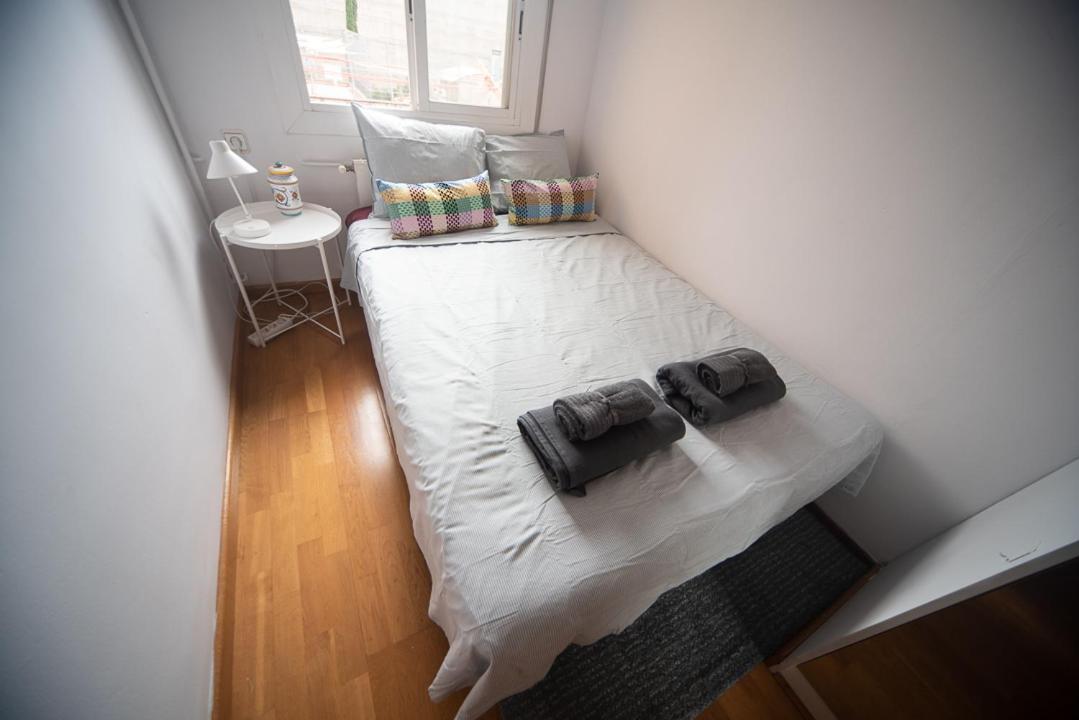 Traditional Rooms In Eixample Barcelona Exterior photo
